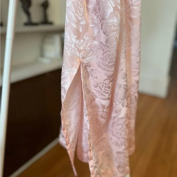 Vintage Victorias Secret Pink Silky Robe - Picture 4 of 4